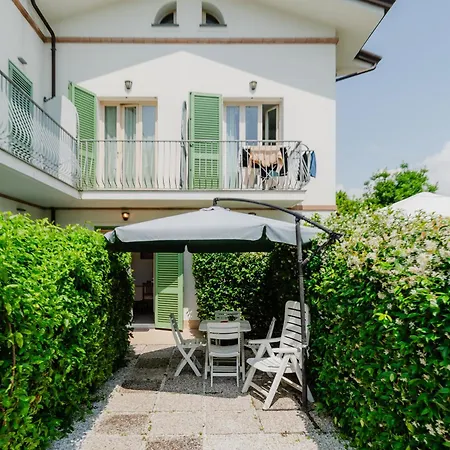 25 * Forte dei Marmi