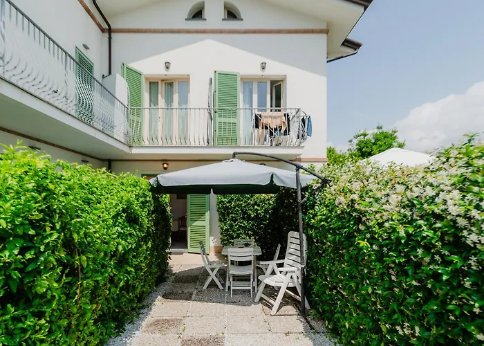 25 * Forte dei Marmi